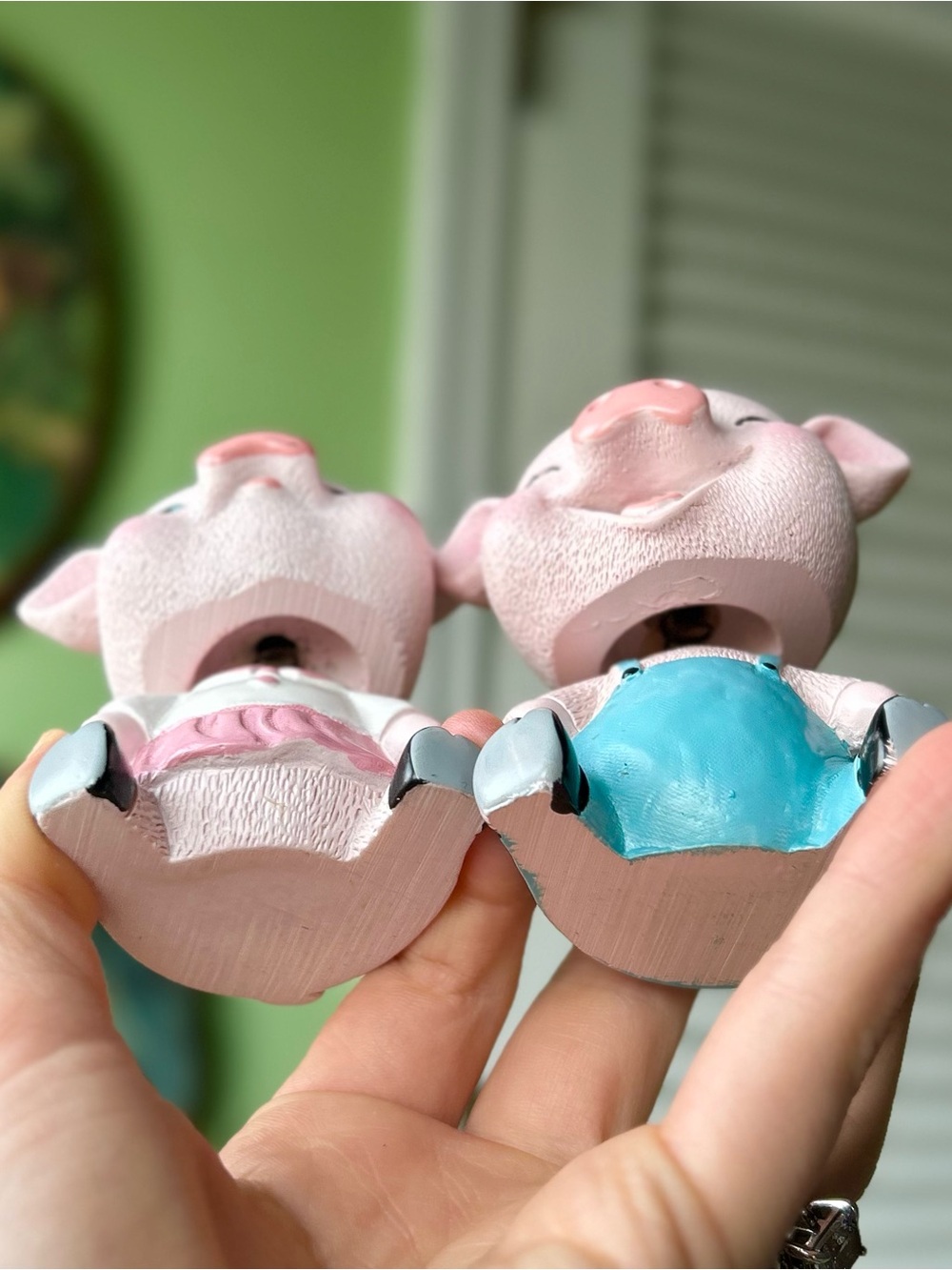 Rustic Farmhouse Pink Piggy Pig Figurine Bobble Heads Set - Picture 4 of 8